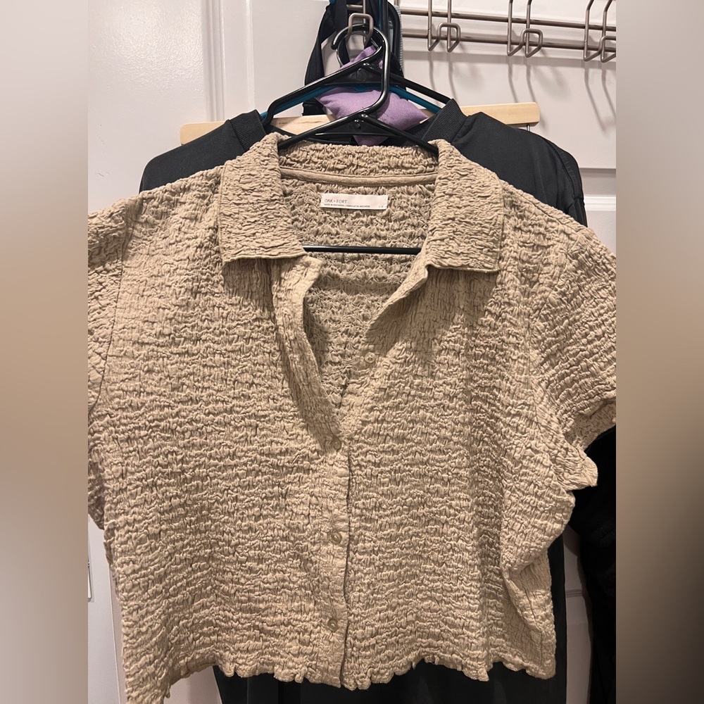 Cropped short sleeve button top